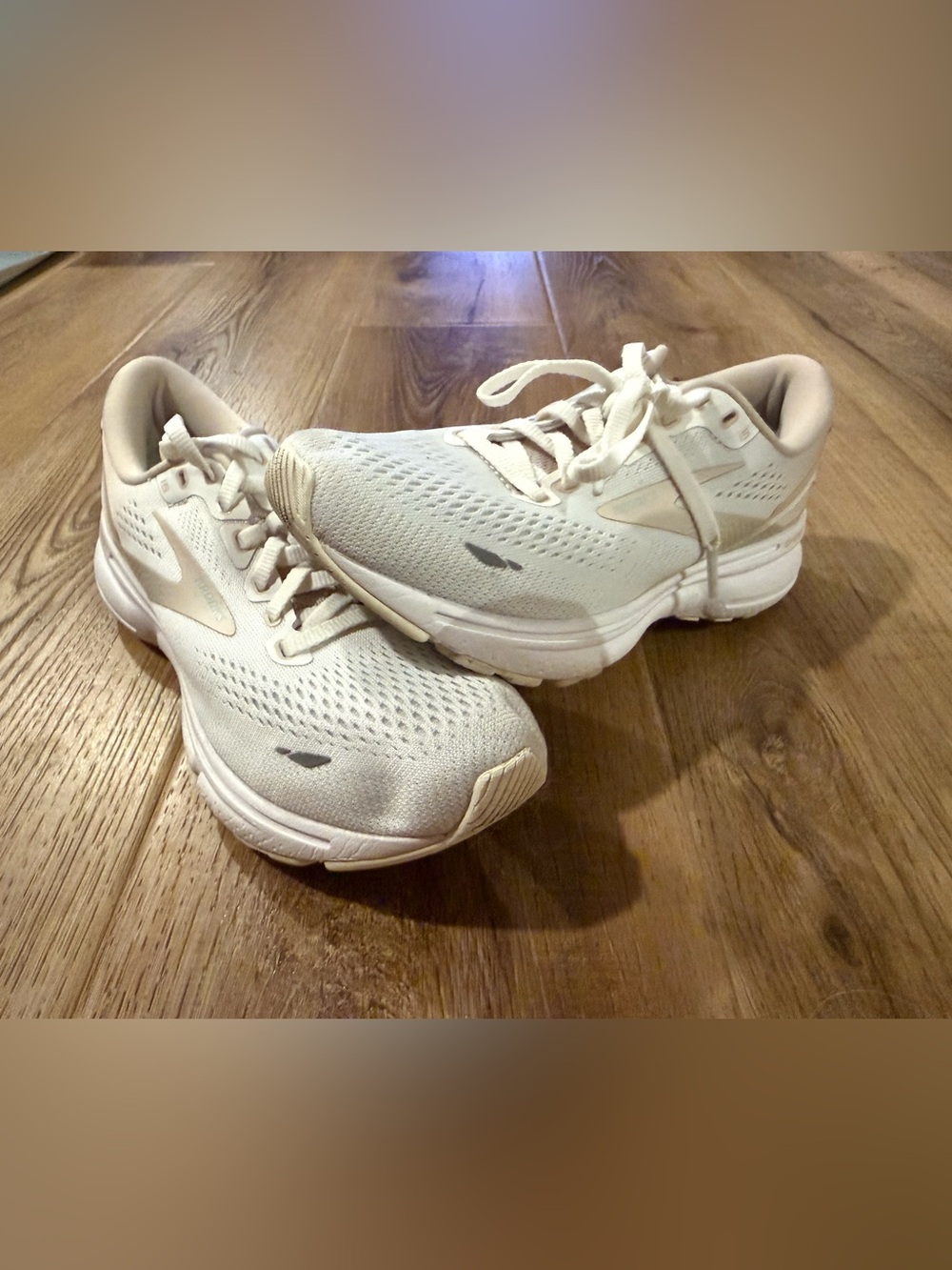 Brooks Women's Running Shoes in Off-White/Cream